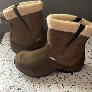 New Oboz Women’s Moonlight Insulated Bdry slip on boot size 8